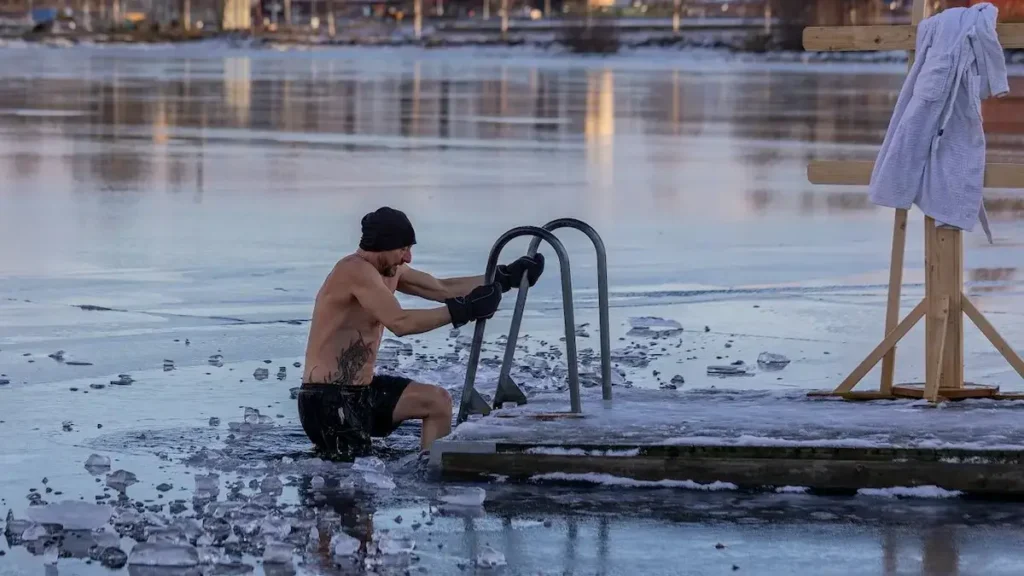Exposição ao frio, duche frio e biohacking recuperação muscular.