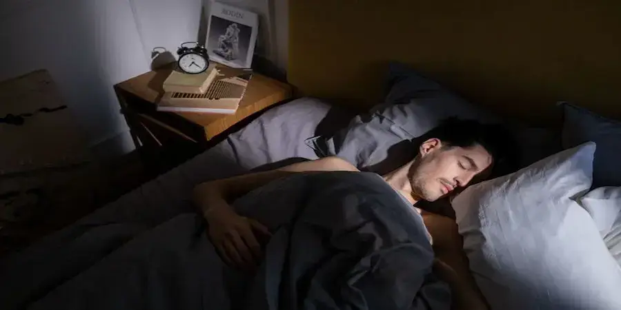 Como dormir melhor?
Para dormir melhor: Quarto escuro e fresco, temperatura ambiente e horário.