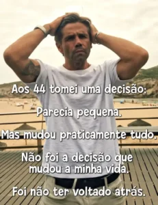 Bruno Silva na praia, refletindo sobre a decisão aos 44 anos que mudou a sua vida.